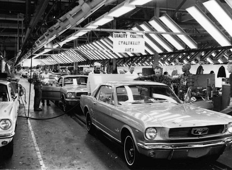 1965-Ford-Mustang-assembly-line-b_zps1a77a7d6